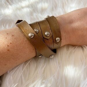 Multi-wrap leather bracelet